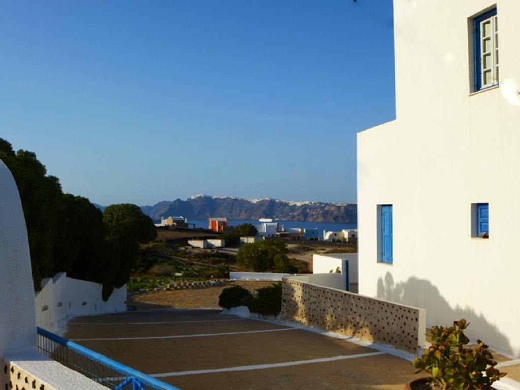 Thira'S Dolphin Aparthotel Akrotiri  Exterior photo